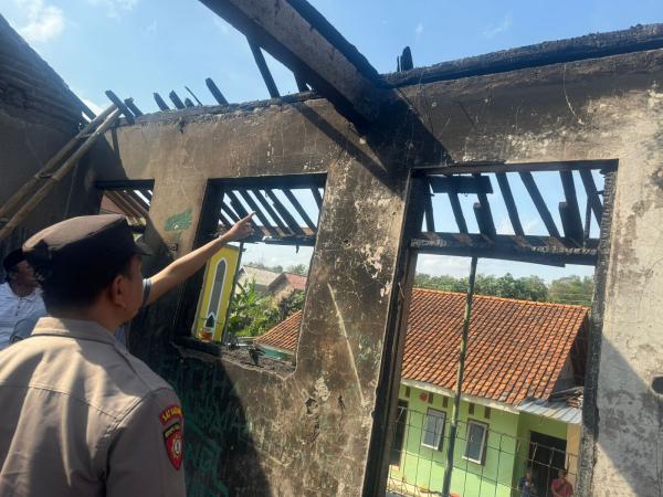 Brebes Diterpa Musibah: Dua Ruangan Ponpes Ludes Terbakar, Diduga Akibat Ledakan