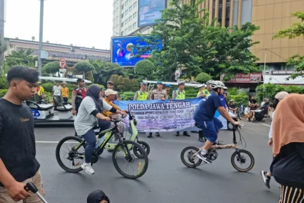 Edukasi Humanis! Polda Jateng Sosialisasi Keselamatan Lalu Lintas di CFD Semarang