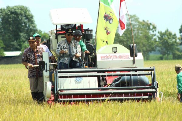 Demi Kesejahteraan Petani, Pemkab Rembang Lanjutkan Pembangunan Sarana Pertanian Yang