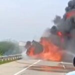 Insiden Pecah Ban, Truk Bermuatan Bahan Kimia Terbakar Di Tol