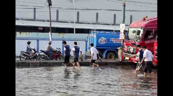 Jalan Kudus Semarang Sayung Demak Berisiko Rob Besok, Siapkan Diri!