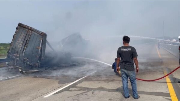 Kebakaran Truk Kontainer di Tol Batang: Berawal dari Ban yang Pecah