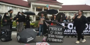 Aksi Kamisan Malang Gaungkan Keadilan untuk Korban Tragedi Kanjuruhan