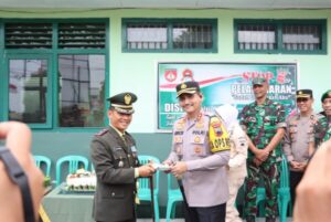 Kapolres Banjarnegara dan Dandim 0704 Bersama Rayakan HUT Ke-79 TNI dengan Kejutan