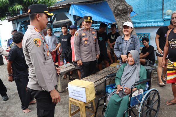 Kapolres Jembrana Gelar Program Minggu Kasih, Berikan Bantuan Sembako Untuk