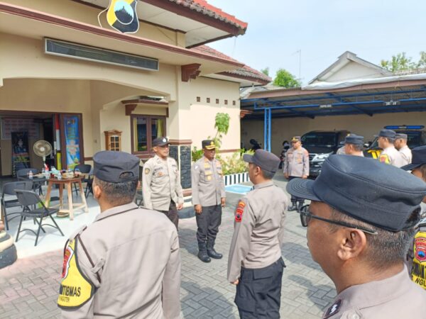 Kapolres Sukoharjo Berikan Arahan Tanggung Jawab Kerja dalam Kunjungan ke Polsek Nguter