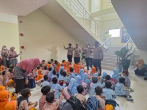 Kapolres Sukoharjo Terima Kunjungan Puluhan Siswa TK di Mapolres