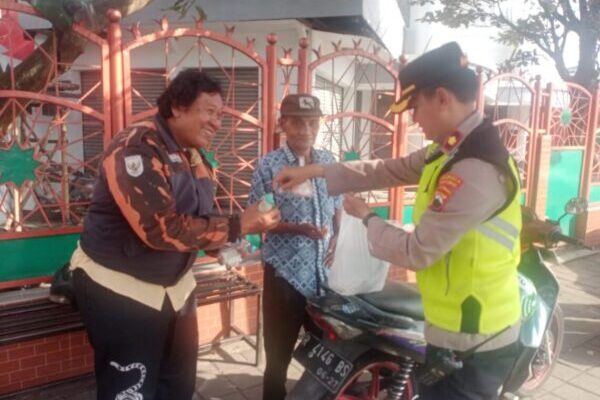 Jum’at Berkah, Kapolsek Purwokerto Selatan Berbagi dengan Warga Kurang Mampu