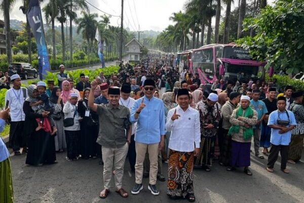 Ribuan Warga Malang Ikut Ziarah Wali Lima Difasilitasi Wahyu-Ali