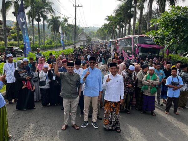 Kebersamaan Warga Malang, Wahyu Ali Pimpin Keberangkatan Ziarah Wali Lima