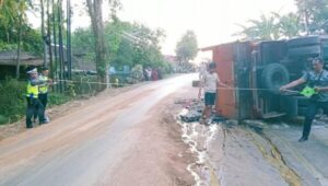 Satu Orang Tewas Usai Ditimpa Truk Pengangkut Telur di Wonogiri