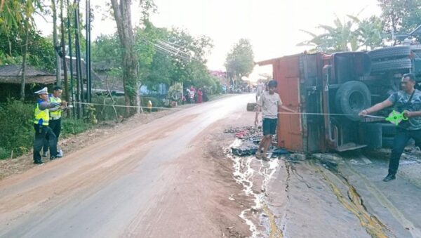 Pemotor Tewas Usai Ditimpa Truk Pengangkut Telur di Wonogiri