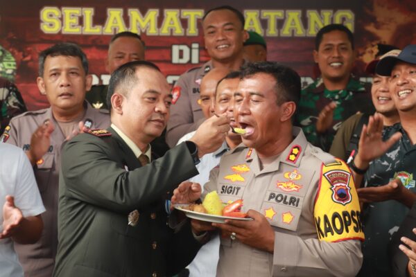 Kejutan Hut Tni Ke 79, Polres Sukoharjo Datangi Empat Markas Tni