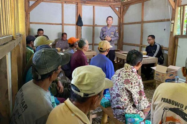 Ajak Penyadap Getah Pinus, Polresta Banyumas Kampanyekan Kelestarian Hutan