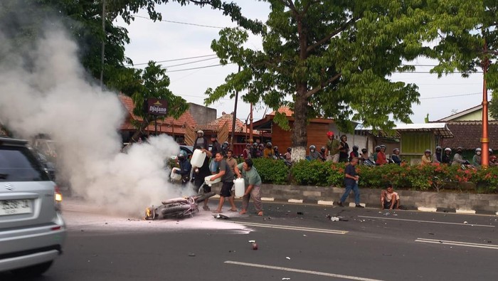 Kronologi Kecelakaan Di Jombor Sukoharjo, 1 Motor Dilalap Api