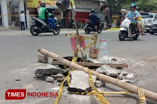 Lagi, Aspal Ambles Di Jalan Muharto Kota Malang, Warga Khawatir