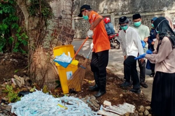 Limbah Medis Diduga Terbuang Sembarangan, Alat Suntik Ditemukan Di Pinggir