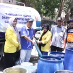 Mahasiswa Salut, Kartini Rembang Droping 10 Tangki Air Ke Desa