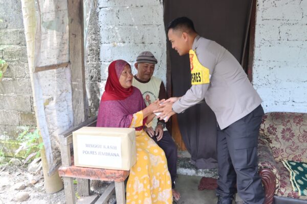 Minggu Kasih: Kapolres Jembrana Peduli, Berikan Bantuan Kepada Lansia