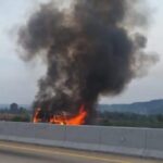 Mobil Elf Hangus Terbakar Di Tol Batang: Insiden Mengejutkan Di