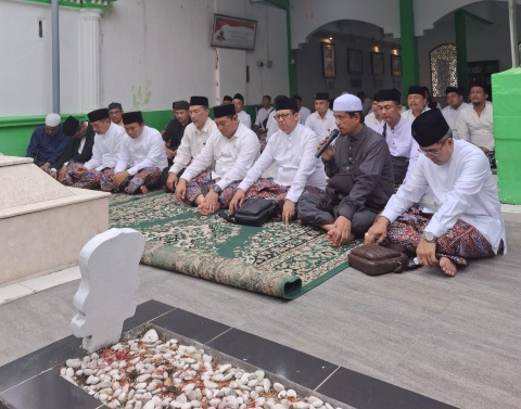 Napak Tilas Hari Santri, Paslon Wali Ziarah Ke Pendiri Nu