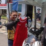 Operasi Zebra Candi Beri Hadiah Jersey Timnas Indonesia Untuk Pengendara