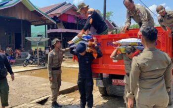 Peduli Banjir Mura, Brimob Kalteng Kirim Bantuan Ratusan Sembako