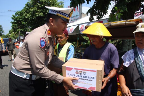 Pembagian Bansos Oleh Polres Banjarnegara Implementasi Commander Wish Kapolda Jateng