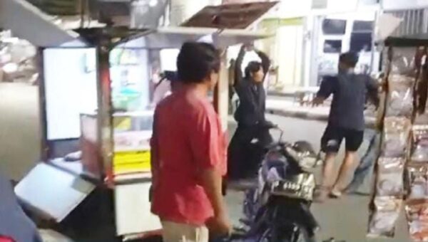 Perebutan Lahan Pkl Berujung Bacokan, Dua Pemalak Di Semarang Bentrok