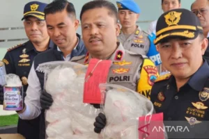 Petugas Bea Cukai dan Polda Jateng Temukan 12 Kilogram Sabu di Barang Pekerja Migran