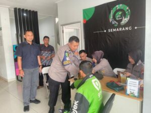 Polda Jateng Berikan Pemeriksaan Kesehatan Gratis kepada Driver Ojek Online