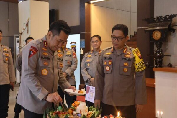 Polda Kalteng Rayakan Hari Jadi Humas Polri ke-73 dengan Syukuran dan Potong Tumpeng