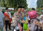 Polisi Berpeci Di Alun Alun Purbalingga Dikira Razia, Ternyata Bagikan Sayur