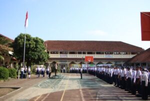 Polisi Blusukan ke Sekolah-Sekolah di Banjarnegara untuk Cegah Kenakalan Remaja