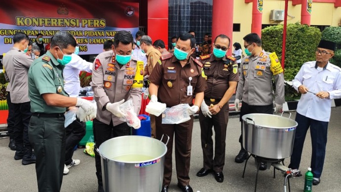 Polisi Temukan Sabu 50,6 Kg Direbus Dalam Tong, Tersangka Hadapi