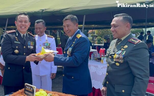 Polresta Malang Kota Kirim Tumpeng Ke Markas Tni, Rayakan Hut