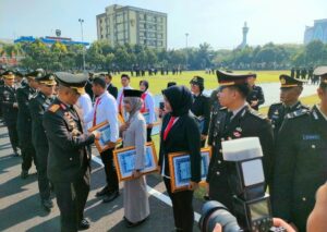 Kapolda Jatim Apresiasi Program Kopi Osing Polresta Banyuwangi dengan Penghargaan