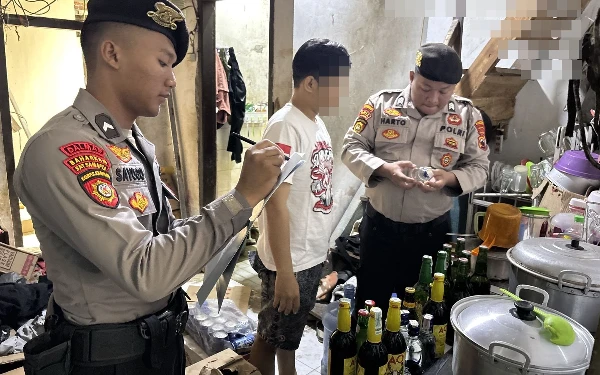 Razia Miras Di Dua Kecamatan, Polres Pekalongan Amankan Ratusan Botol