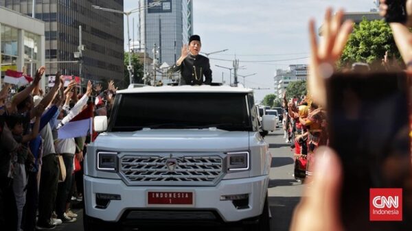 Ribuan Warga Dari Berbagai Daerah Tumpah Ruah Sambut Jokowi Di