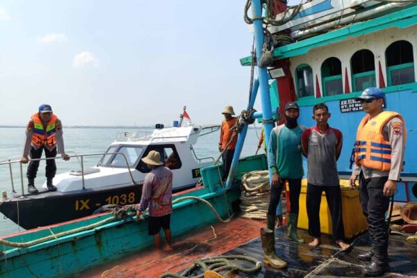 Satpolairud Polres Rembang Patroli Perairan Untuk Jaga Kondusivitas Keamanan