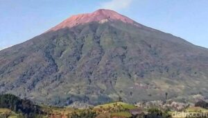 Setelah Hilang, Siswi Pendaki Asal Semarang Ditemukan Selamat di Gunung Slamet