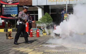 Sinergi Polres Jembrana Dan Damkar: Pelatihan Apar Untuk Keselamatan Masyarakat