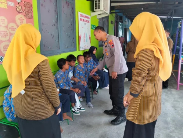 Siswa Di Klaten Keracunan Jajanan, Sembilan Anak Terpaksa Dirawat