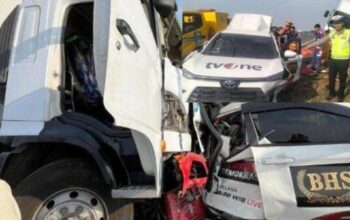 Sopir Siram Kaca, Mobil Tv One Alami Tragedi Di Tol