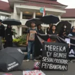 Suarakan Keadilan, Massa Aksi Kamisan Di Malang Perjuangkan Tragedi Kanjuruhan