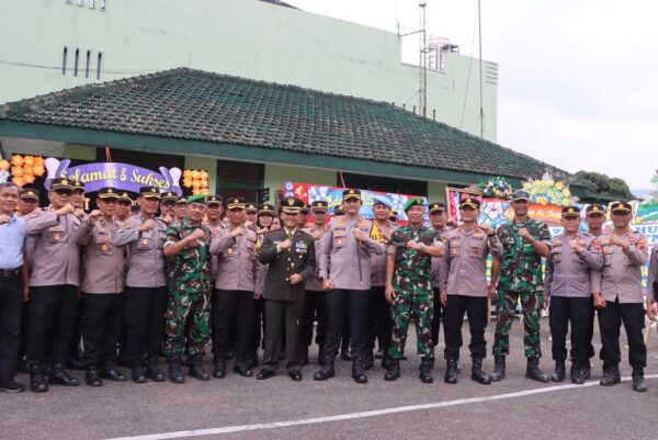 Tni Merayakan Usia Ke 79: Kapolres Banjarnegara Berikan Kejutan Istimewa Untuk