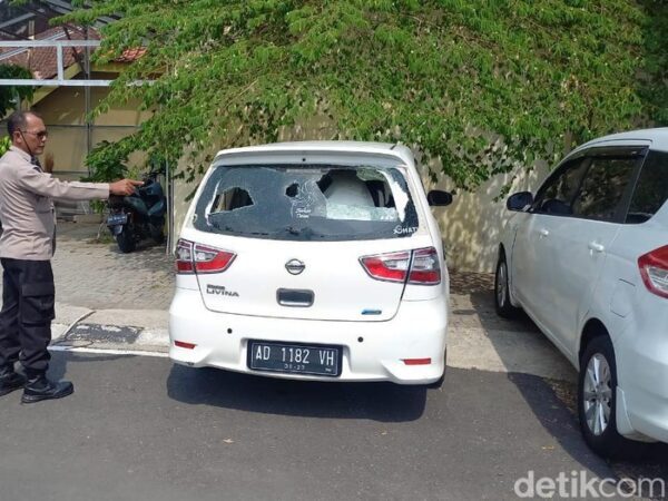 Tabrak 7 Mobil, Pemobil Mahasiswa Dihadang Massa Di Solo