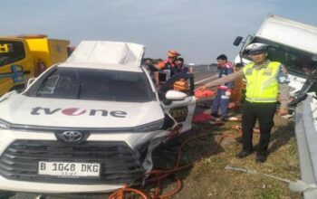 Tabrakan Di Tol Pemalang, Mobil Tv One Hancur, Tiga Orang