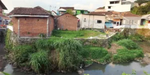 Ancaman Tanah Longsor di Sempadan Sungai Kota Malang, Warga Diminta Waspada