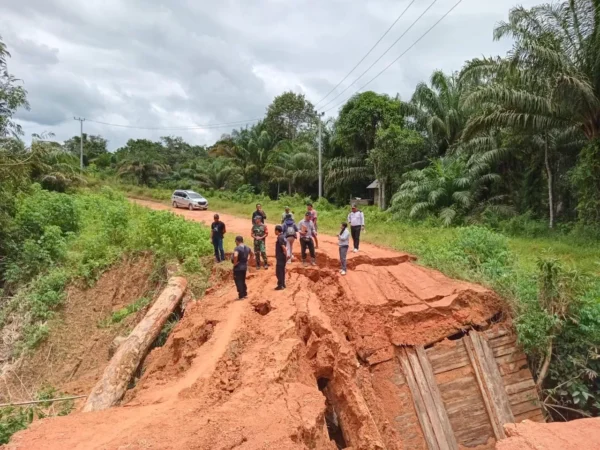 Tergerus Banjir, Jembatan Ambruk dan Dua Desa di Lamandau Terputus Akses